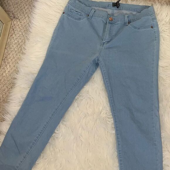 F21+ Light Denim Jeggings - Picture 2 of 7